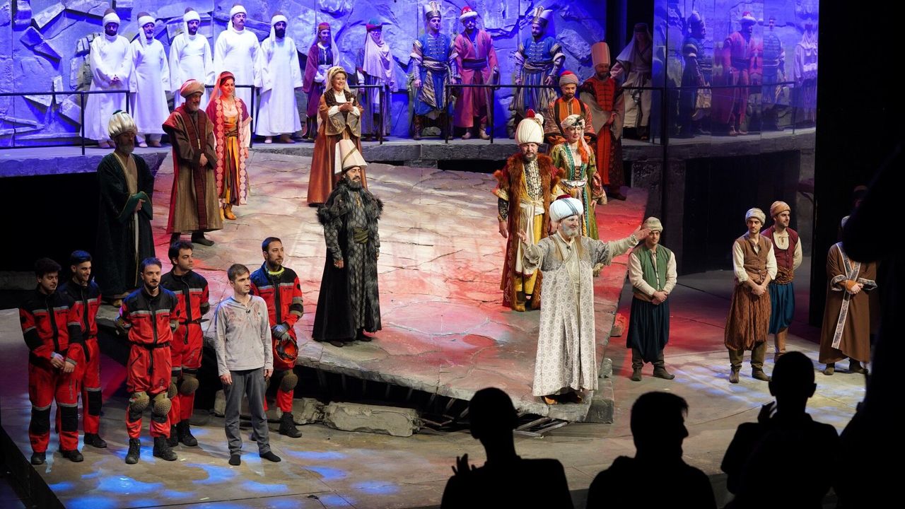 KOCAELİ ŞEHİR TİYATROLARI “SİNAN” İLE SAHNEDE FIRTINA GİBİ