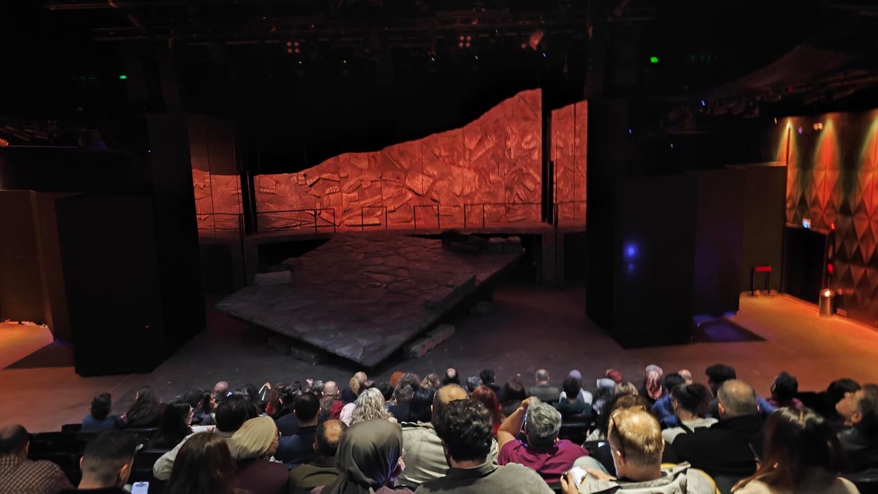 KOCAELİ ŞEHİR TİYATROLARI “SİNAN” OYUNUYLA İSTANBUL’DA SAHNEDE