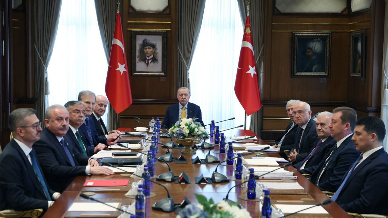 YİK TOPLANTISINDA KRİTİK GÜNDEM: OKUL SALDIRILARI, İRAN GERİLİMİ VE “TERÖRSÜZ TÜRKİYE”