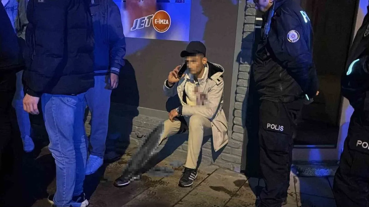 KÖPEĞİNİ ARAYAN GENÇ BIÇAKLI SALDIRIDA YARALANDI