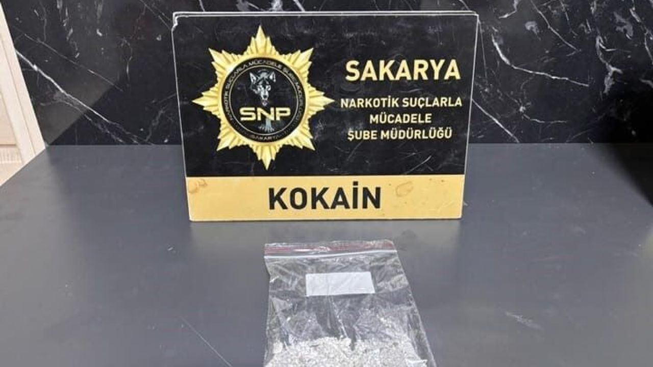 KOKAİN TAŞIYAN ŞÜPHELİ OTOYOLDA KISKIVRAK YAKALANDI