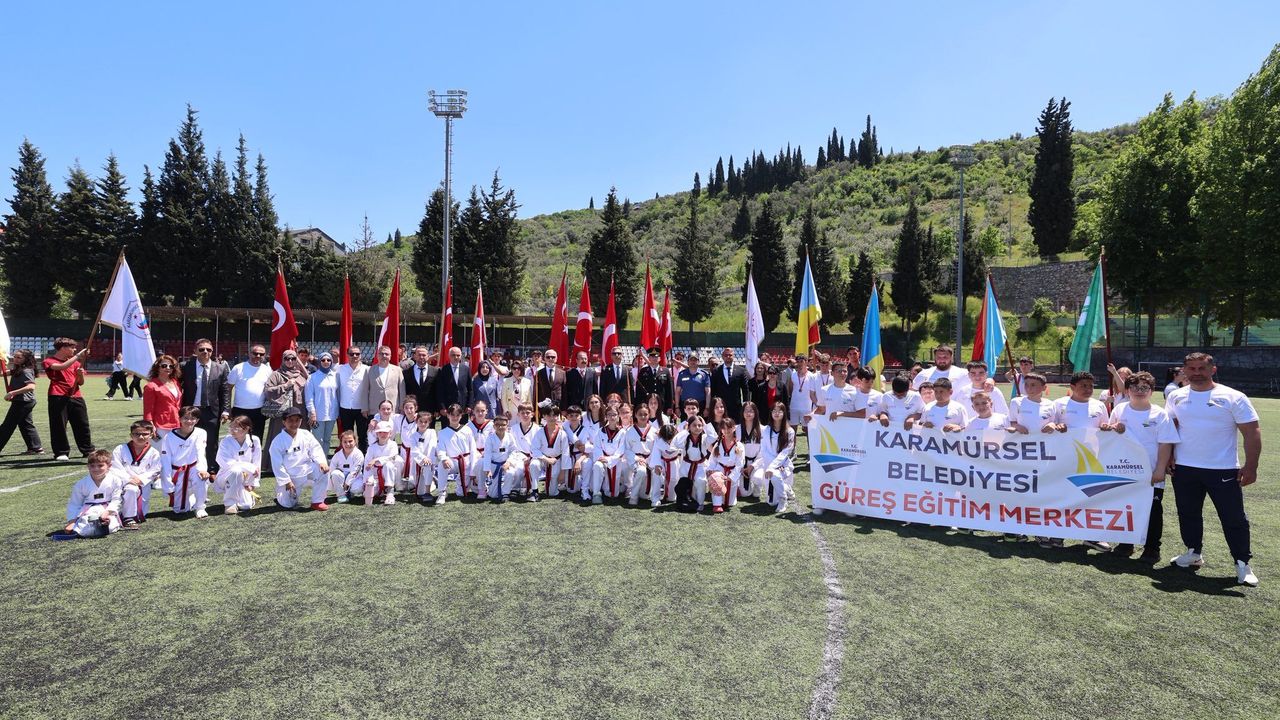 KARAMÜRSEL'DE 19 MAYIS COŞKUSU STADYUMA TAŞTI