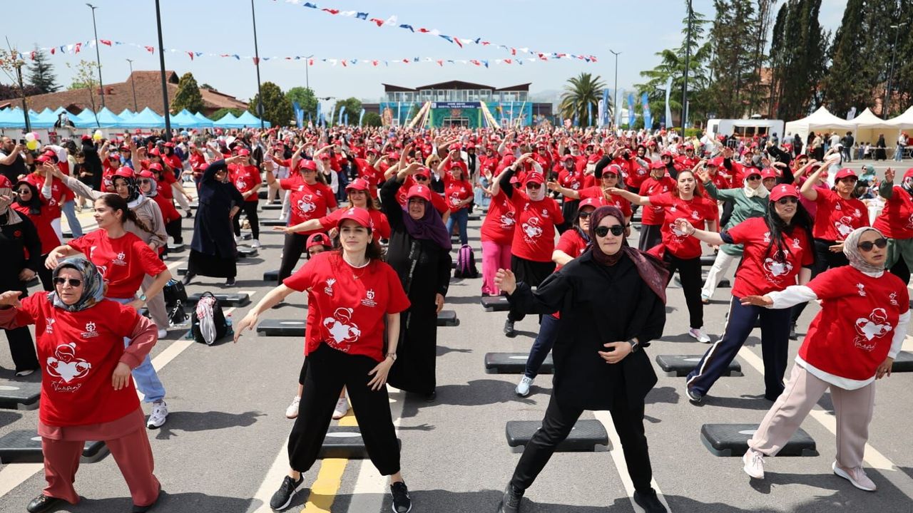 KOCAELİLİ ANNELER ANNELER GÜNÜ’NDE ANNE ŞEHİR YAŞAM MERKEZİ’NE AKIN ETTİ