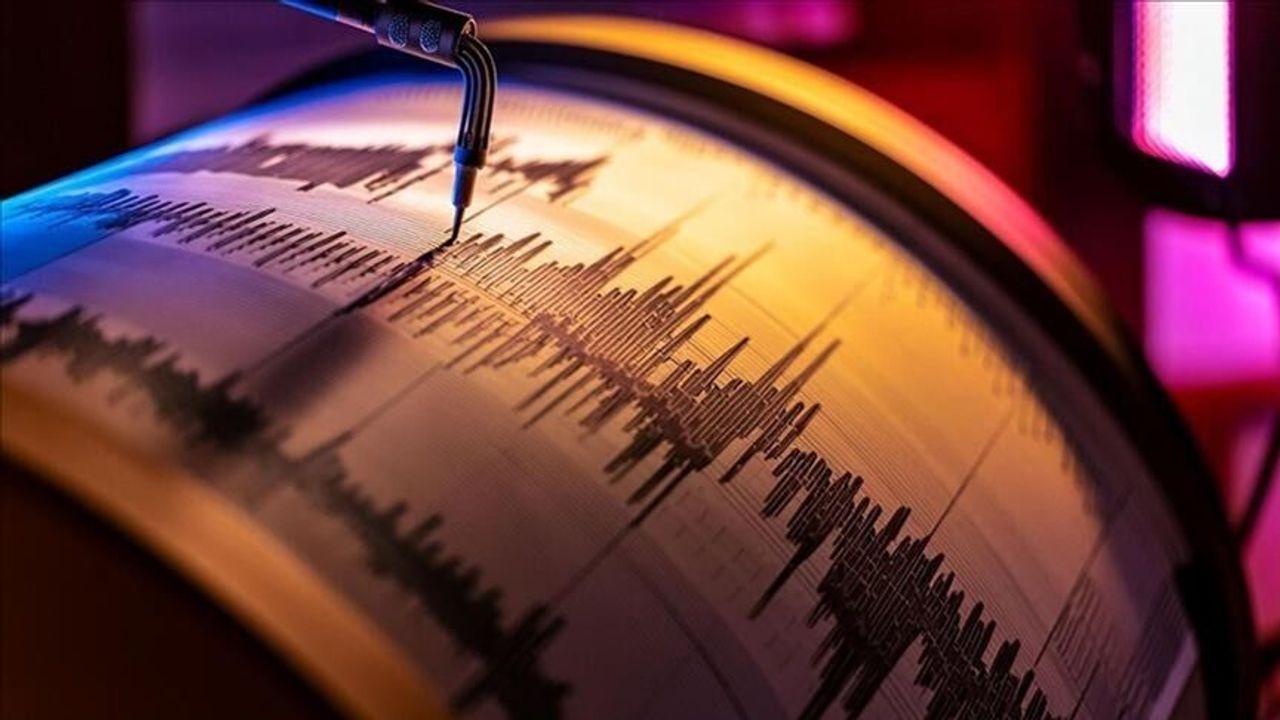 “AZ ÖNCE DEPREM Mİ OLDU?” İZMİR VE EGE’DE SARSINTI PANİĞİ