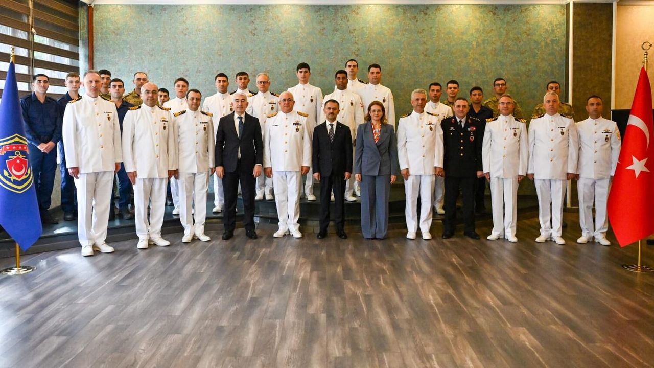 VALİ AKTAŞ’TAN DENİZ EĞİTİM VE GARNİZON KOMUTANLIĞINA BAYRAM ZİYARETİ
