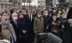 Kılıçdaroğlu Milli Kimlik ve Direniş Anıtı’na Karanfil Bıraktı