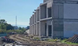 Kartepe'de düşen işçi yaralandı
