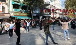 Cumhuriyet’in 101. yılını zeybekle kutladılar