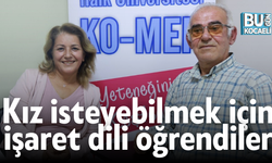 Kız isteyebilmek için işaret dili öğrendiler
