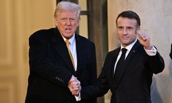TRUMP'TAN İLGİNÇ TOKALAŞMA