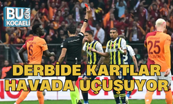 DERBİDE KARTLAR HAVADA UÇUŞUYOR
