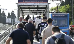 İSTANBUL'DA METRO VE TRAMVAY SEFERLERİ ARIZA NEDENİYLE AKSADI 