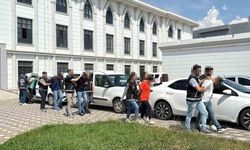 İzmit'te Otomobile Kurşun Yağmuru: 5 Şüpheli Kıskıvrak Yakalandı