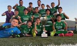 Kartepe Fatih Sultan Mehmet Spor U13 Takımı Şampiyonluğu Kutladı!
