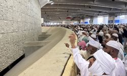Hacılar, Kurban Bayramı'nın İkinci Gününde de Şeytan Taşladı