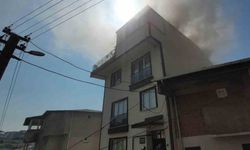 Gebze'de 3 Katlı Bina Alev Alev Yandı!