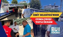 İzmit Belediyesi’nden Cuma Çıkışı Tatlı İkram