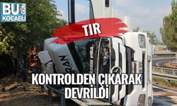 Tır Kontrolden Çıkarak Devrildi
