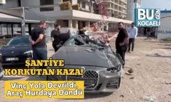 Şantiye Korkutan Kaza! Vinç Yola Devrildi, Araç Hurdaya Döndü