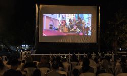 Başiskele Sahili’nde Çocuklara Açık Hava Sinema Keyfi