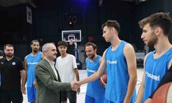 Başkan Çiftçi’den Basketbol Takımına Moral Ziyareti