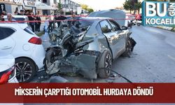 Mikserin Çarptığı Otomobil Hurdaya Döndü