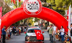 Kadın Ralli Pilotu Pistlerin Tozunu Attırıyor