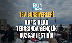 TEV Bursiyerleri OOfis Alan Terasında Gençlik Rüzgârı Estirdi