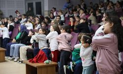 Kartepe’de Miniklere Tiyatro Şöleni: “Dile Benden Ne Dilersen” Sahnede