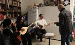 İZMEK Bağlama Kursu’ndan Alzheimer Yaşam Evi’nde Duygusal Dinleti