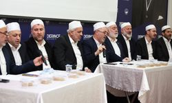 DERİNCE'DE DEPREM ŞEHİTLERİ DUALARLA ANILDI