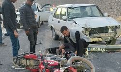 OTOMOBİL İLE MOTOSİKLET KAFA KAFAYA ÇARPIŞTI: 1 YARALI
