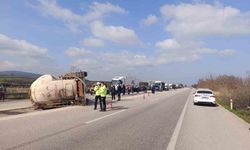 BALIKESİR’DE TIR DEVRİLDİ: 1 KİŞİ YARALANDI