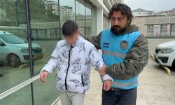 “YAN BAKMA” KAVGASI KANLI BİTTİ! 17 YAŞINDAKİ ÇOCUK BOYNUNDAN BIÇAKLANDI