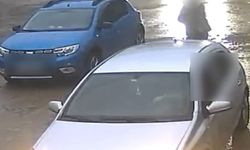 GERİ MANEVRA KAZASI: ARACIN ALTINDA KALMAKTAN SON ANDA KURTULDU