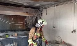 DEFNE’DE İŞ YERİ YANGINI! ALEVLER HER ŞEYİ KÜLE ÇEVİRDİ