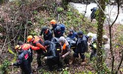 SAKARYA’DA 2 GÜNDÜR KAYIPTI: YAŞLI ADAMIN CANSIZ BEDENİ ZORLU ARAZİDEN ÇIKARILDI