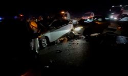 TEM’DE BAYRAM DÖNÜŞÜ KAZASI! 5 ARAÇ BİRBİRİNE GİRDİ