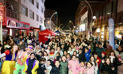 DERİNCE’DE KADİR GECESİ İFTARI: BİNLERCE KİŞİ AYNI SOFRADA BULUŞTU