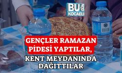 GENÇLER RAMAZAN PİDESİ YAPTILAR, KENT MEYDANINDA DAĞITTILAR