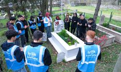 AKADEMİ LİSE ÖĞRENCİLERİNDEN ANLAMLI ZİYARET: ŞEHİDİMİZİ DUALARLA ANDILAR