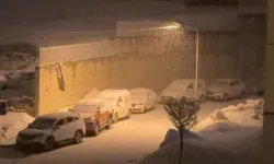 İZMİR’DE SAĞANAK VE FIRTINA UYARISI: YÜKSEK KESİMLERDE KAR SÜRPRİZİ