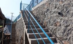 İZMİT BELEDİYESİ’NDEN TURGUT MAHALLESİ’NE GÜVENLİ TAŞ DUVAR