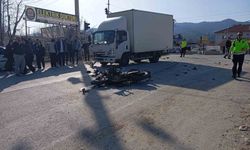 KAMYONET İLE MOTOSİKLET ÇARPIŞTI: KADIN SÜRÜCÜ HAYATINI KAYBETTİ