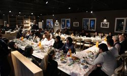 KARTEPE’DE “BİR SOFRA BİR HİKÂYE” BULUŞMASI: GENÇLER İFTARDA TECRÜBEYLE BULUŞTU