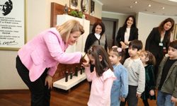 MİNİKLERDEN FATMA KAPLAN HÜRRİYET’E DUYGULANDIRAN BAYRAM SÜRPRİZİ