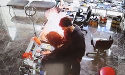 CEP TELEFONU BOMBA GİBİ PATLADI! TAMİRCİDE KORKU DOLU ANLAR KAMERADA