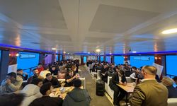 KÖRFEZ’DE KARDEŞLİK SOFRASI: SAADET GENÇLİĞİ VAPURDA İFTARDA BULUŞTU