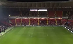 ZİRAAT TÜRKİYE KUPASI’NDA BEKLENMEDİK ENGEL: GAZİANTEP FK - FENERBAHÇE MAÇI BAŞLAYAMADI!