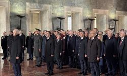 ANITKABİR’DE 23 NİSAN TÖRENİ: DEVLET ERKANI ATATÜRK’ÜN HUZURUNDA